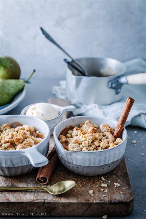 Warmer Birnen-Crumble mit Vanilleeis