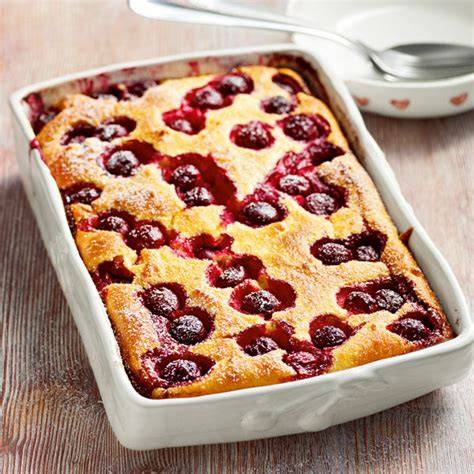 Warmer Grießauflauf mit Quark und Kirschen