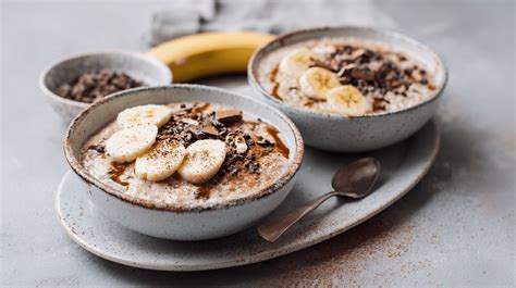 Warmer Schoko-Bananen-Porridge im Schälchen