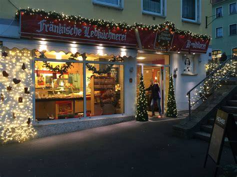 Warteschlange vor Konditorei Günther in Kitzingen