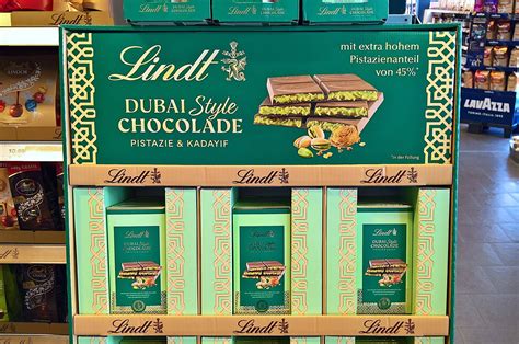 Warteschlange vor Lindt-Store