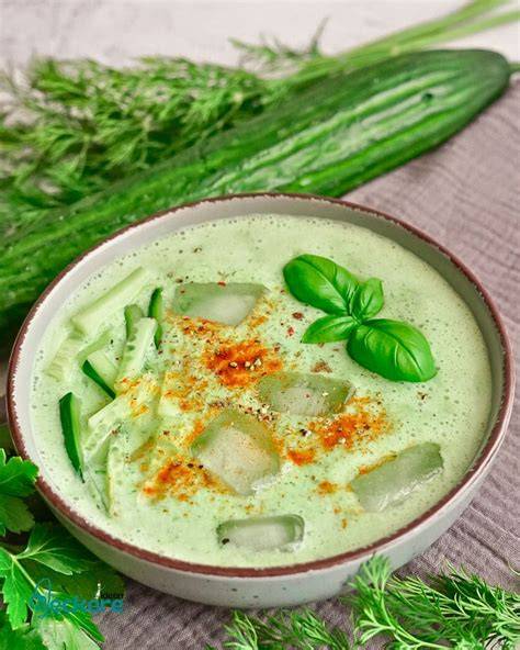 Wassermelone-Feta-Salat und kalte Suppe