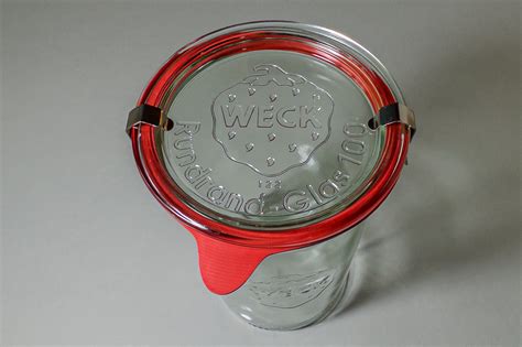 Weck-Glas mit Gummiring und Klammern - Schema zum Heißverschließen