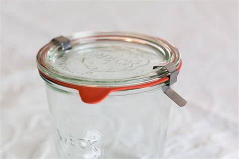 Weckglas mit Gummiring und Klammern