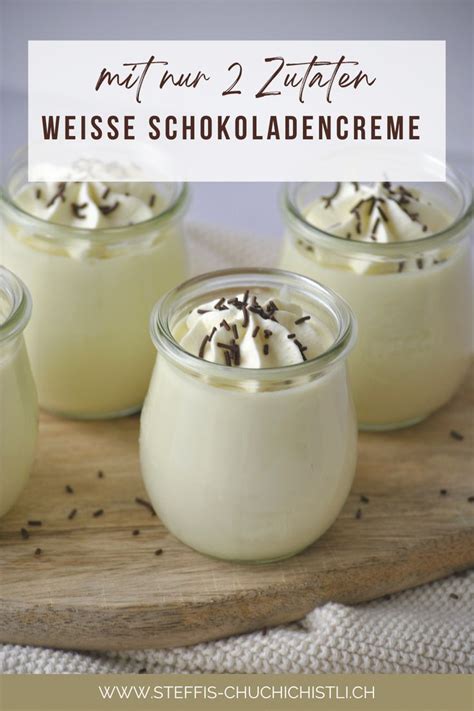 Weiße Schokoladencreme als Dessert im Glas
