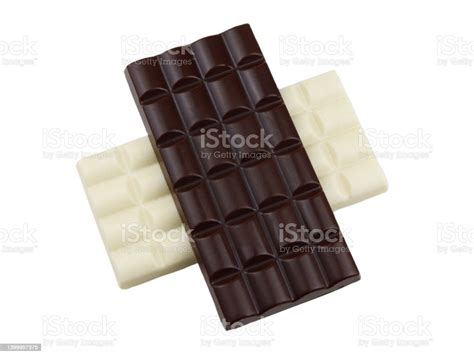 Weiße Schokoladentafel und kleine Portion auf Löffel