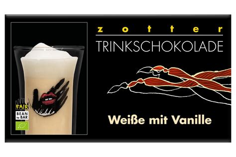 Weiße Trinkschokolade in Tasse mit Vanille und Zimt