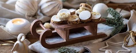 Weißer Lebkuchen auf Oblaten mit gehackten Mandeln