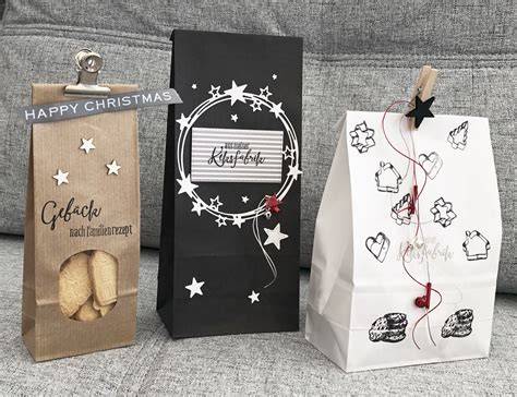 Weihnachtlich verpackte Cappuccino-Kekse als Geschenkidee