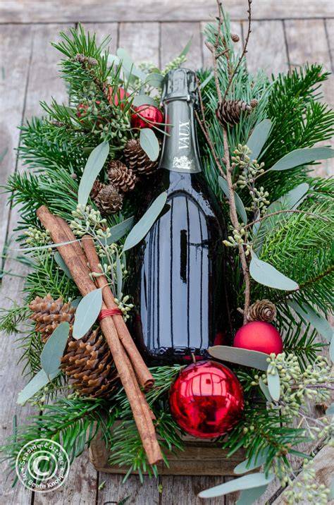 Weihnachtlich verziertes Marmeladenglas als Geschenk