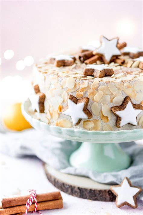 Weihnachtliche Dekoration für Mandeltorte