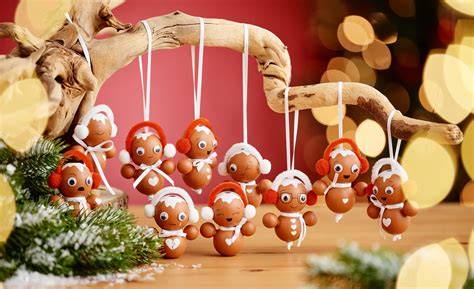 Weihnachtliche Dekoration mit Lebkuchenmännchen