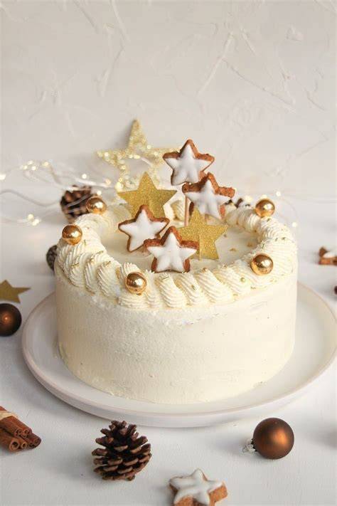 Weihnachtliche Fondant- und Schokoladendeko auf Kuchen und Cupcakes