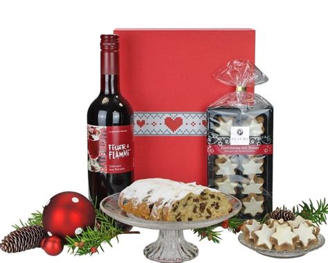 Weihnachtliche Geschenksets mit Stollen und Wein