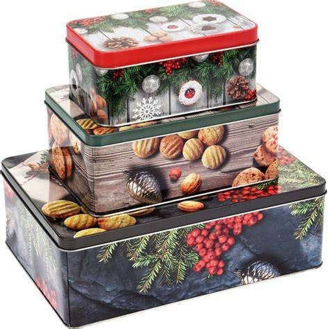 Weihnachtliche Keksdose, gefüllt mit verschiedenen traditionellen deutschen Plätzchen