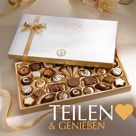 Weihnachtliche Lindt Pralinen Schachtel auf Geschenkpapier