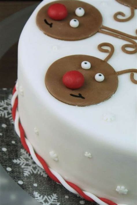 Weihnachtliche Motivtorte mit Fondant-Figuren