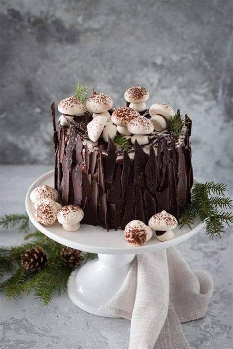 Weihnachtliche Tortendeko: Baiser-Bäumchen und Schoko-Tannen