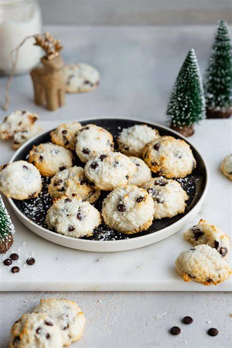 Weihnachtlicher Plätzchenteller - Kokosmakronen mit Schoko und Glasur