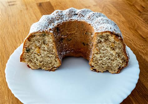 Weihnachtlicher Rührkuchen mit Zimtsternen