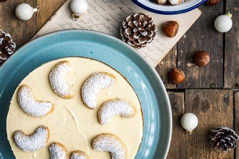 Weihnachtlicher Vanillekipferl-Kuchen auf dem Blech