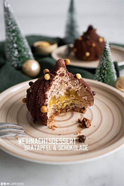 Weihnachtliches Dessert mit Schokostreuseln und frischer Minze