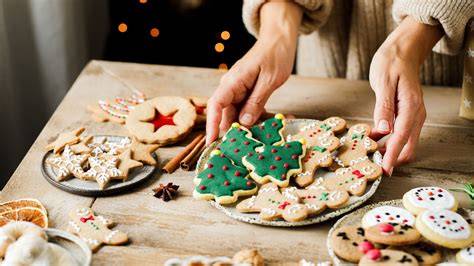Weihnachtliches Plätzchenbacken in der Küche