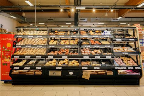 Weihnachtsgebäck-Theke im REWE Supermarkt
