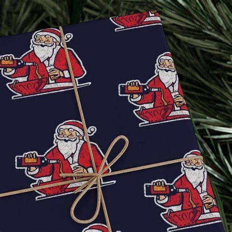 Weihnachtsmann Roségold Design auf Geschenkpapier