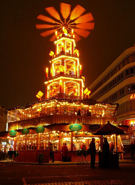 Weihnachtsmarkt Hannover Kröpcke mit Pyramide