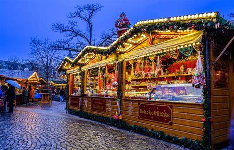 Weihnachtsmarkt Stände mit Leckereien