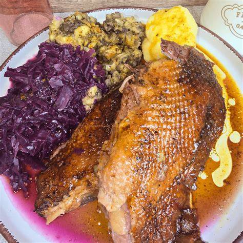 Weihnachtsmenü: Rinderfilet mit Spekulatius-Rotkohl und gefüllte Gans