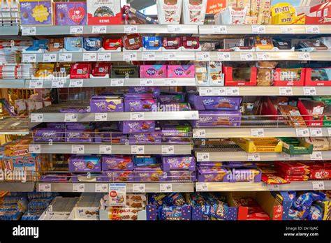 Weihnachtsprodukte Schokolade im Regal