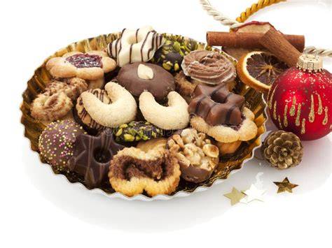 Weihnachtsteller mit verschiedenen Plätzchen, Guetzli und Marzipan-Spezialitäten