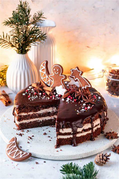 Weihnachtstorte mit Marzipansternen