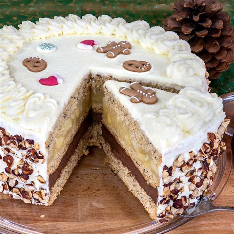 Weihnachtstorte mit Spekulatius-Boden und Marzipanverzierung