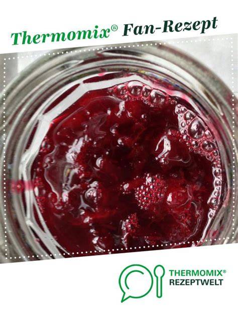 Weintrauben-Konfitüre mit roter Glasur im Glas