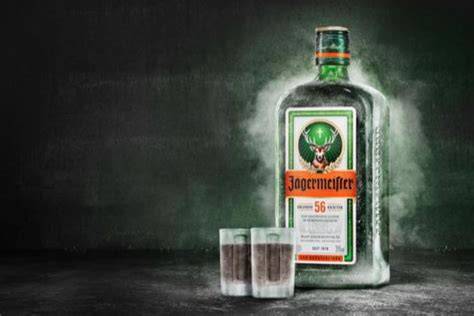 Werbeplakat und Symbolik von Jägermeister im Party- und Eventkontext