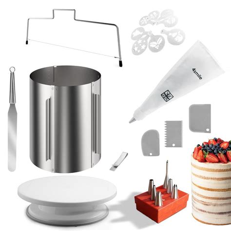 Werkzeug-Setup: Tortenring, Tortenspachtel, Messer, Spritzbeutel, Schokohobel