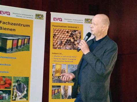 Werner von der Ohe - Porträtfoto mit Bienenstock