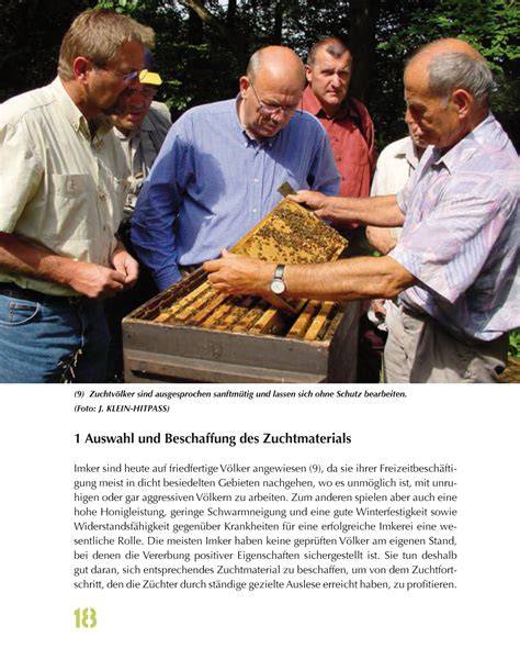 Werner von der Ohe bei der Honiguntersuchung