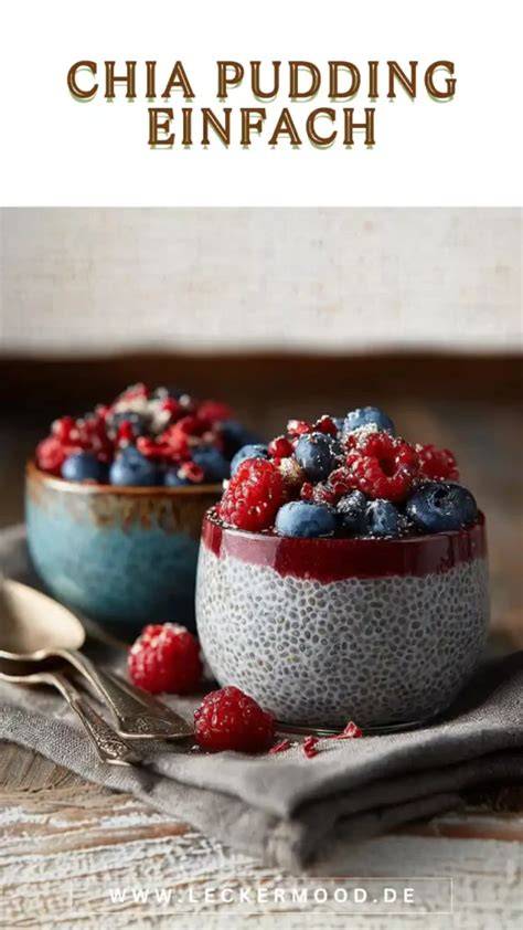 White Chocolate Chia Pudding im Glas mit Kokosflocken