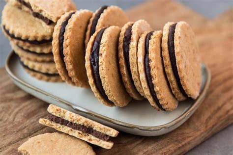 Whoopie-Pie-Variante: Doppelkekse mit Minz-Schoko-Creme