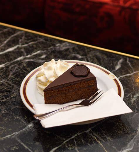 Wiener Kaffeehaustradition mit Sacher-Torte
