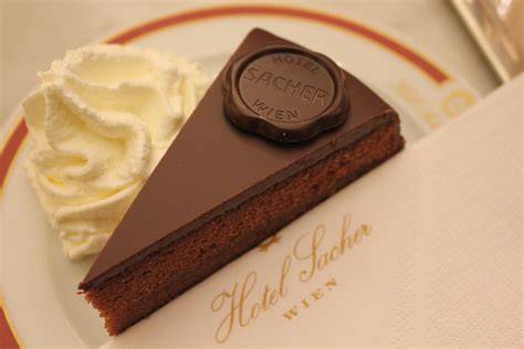Wiener Trinkkakao und Sachertorte