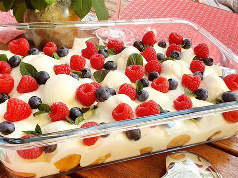 Windbeutel mit Himbeeren und Quarkcreme