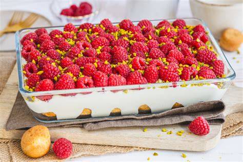 Windbeutel und Milchmädchen Quark Dessert in einer Auflaufform