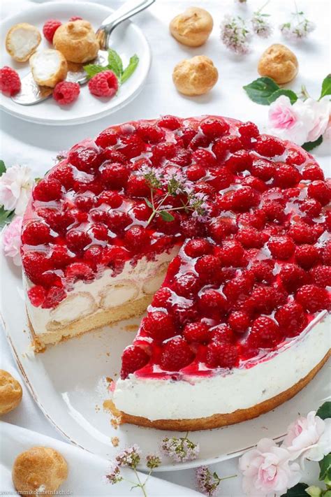 Windbeuteltorte mit Beeren als sommerliche Alternative