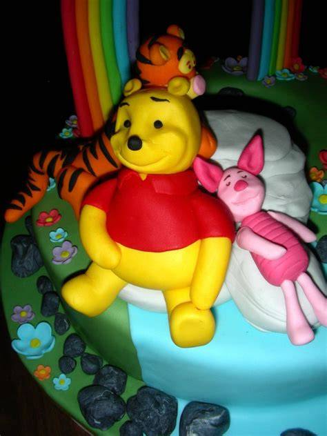 Winnie Puuh Baumhaustorte auf Fondant mit Figuren