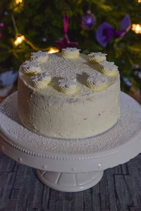 Winterliche Fondant-Schneeflocken auf Torte